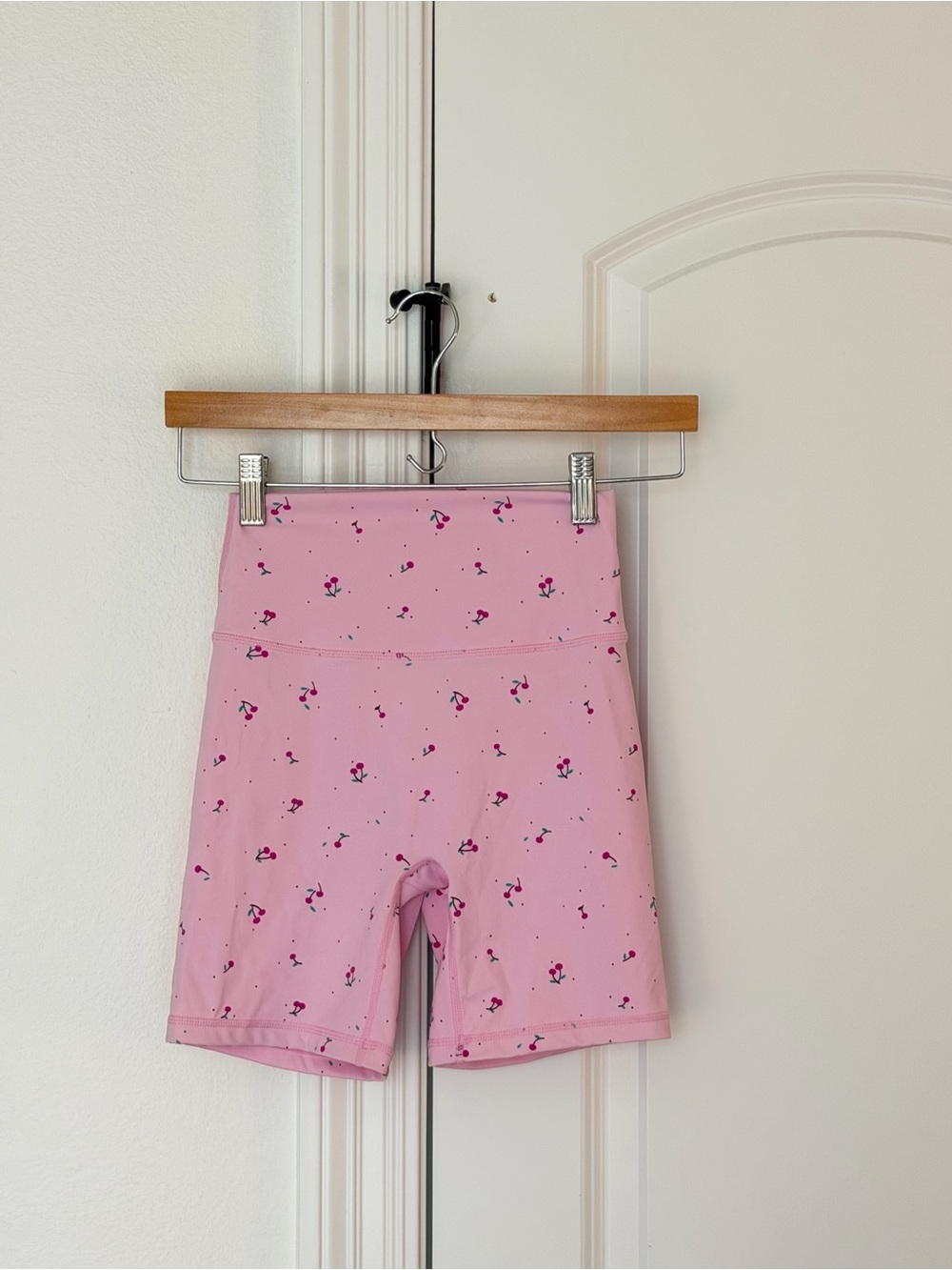 SET LISTED - Astoria cherry 6” shorts